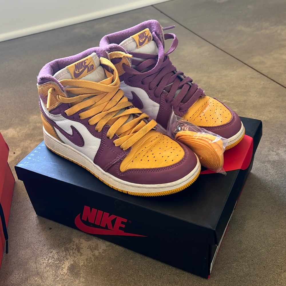 Nike Air Jordan 1 Retro High OG size 4